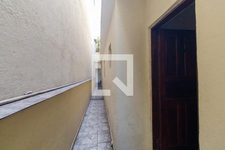 Corredor lateral de casa à venda com 2 quartos, 80m² em Jardim Tietê, São Paulo