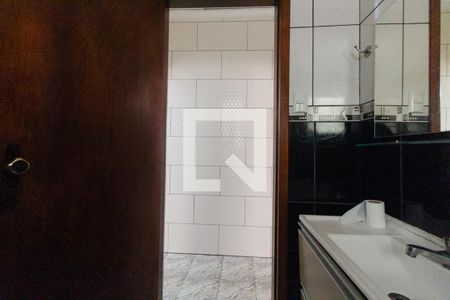 Banheiro de casa à venda com 2 quartos, 80m² em Jardim Tietê, São Paulo
