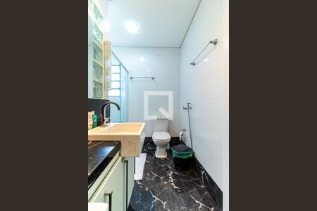 Casa à venda com 350m², 5 quartos e 3 vagasBanheiro da Suíte 4