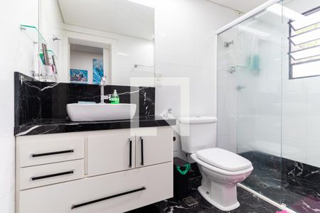 Casa à venda com 350m², 5 quartos e 3 vagasBanheiro da Suíte 2