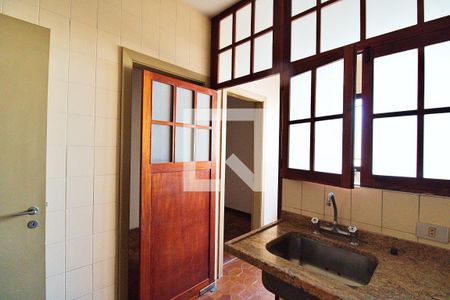 Apartamento para alugar com 258m², 3 quartos e 1 vagaÁrea de Serviço