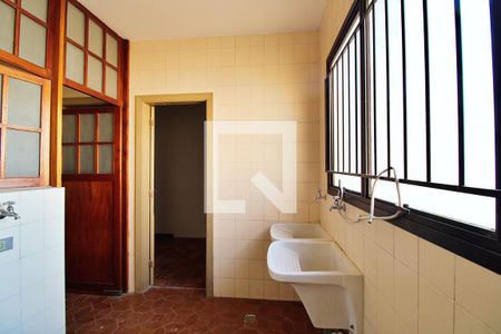 Apartamento para alugar com 258m², 3 quartos e 1 vagaÁrea de Serviço