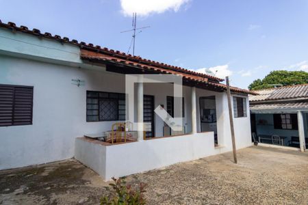 Casa à venda com 120m², 5 quartos e 5 vagas Casa à venda com 120m², 5 quartos e 5 vagasFundos