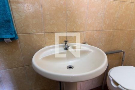 Casa à venda com 120m², 5 quartos e 5 vagas Casa à venda com 120m², 5 quartos e 5 vagasBanheiro 1