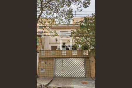 Casa à venda com 200m², 4 quartos e 3 vagas Casa à venda com 200m², 4 quartos e 3 vagasFachada