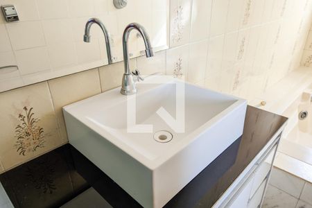 Casa à venda com 200m², 4 quartos e 3 vagas Casa à venda com 200m², 4 quartos e 3 vagasBanheiro da suíte