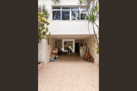 Casa à venda com 200m², 4 quartos e 3 vagas Casa à venda com 200m², 4 quartos e 3 vagasGaragem