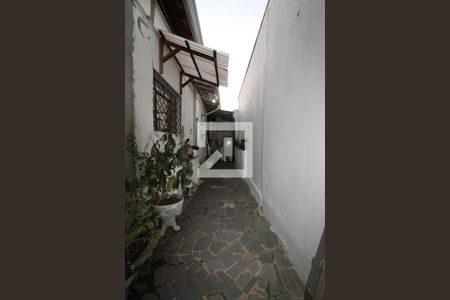 Casa à venda com 174m², 3 quartos e 2 vagasCorredor