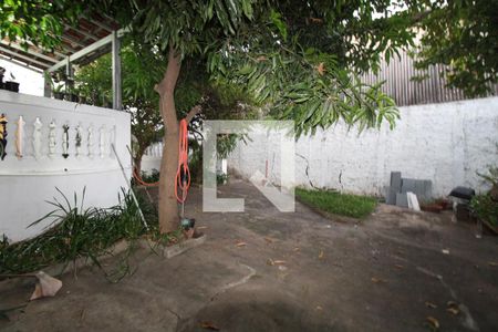 Casa à venda com 174m², 3 quartos e 2 vagasQuintal