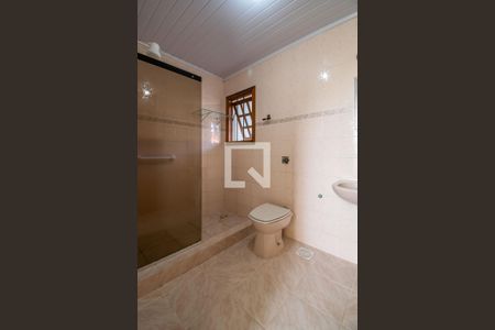 Casa para alugar com 232m², 4 quartos e 6 vagas Casa para alugar com 232m², 4 quartos e 6 vagasBanheiro Corredor