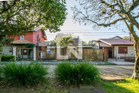 Casa para alugar com 232m², 4 quartos e 6 vagas Casa para alugar com 232m², 4 quartos e 6 vagasFachada