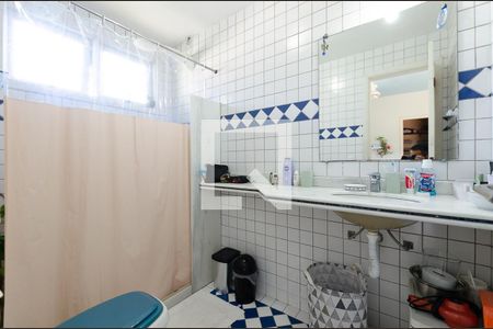 Banheiro da Suíte 1 de casa de condomínio à venda com 5 quartos, 250m² em Badu, Niterói