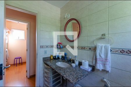 Casa de condomínio à venda com 250m², 5 quartos e 2 vagas Casa de condomínio à venda com 250m², 5 quartos e 2 vagasBanheiro da Suíte 3