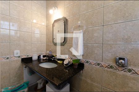 Casa de condomínio à venda com 250m², 5 quartos e 2 vagas Casa de condomínio à venda com 250m², 5 quartos e 2 vagasBanheiro da Suíte 2