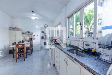 Casa de condomínio à venda com 250m², 5 quartos e 2 vagas Casa de condomínio à venda com 250m², 5 quartos e 2 vagasCozinha