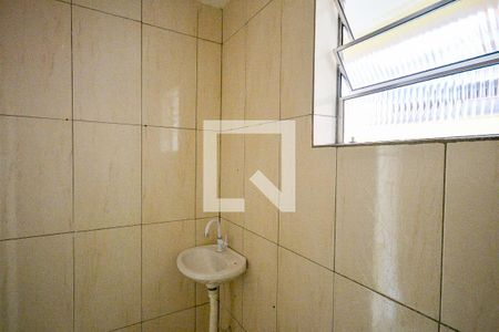 Banheiro de casa para alugar com 1 quarto, 40m² em Vila Liviero, São Paulo