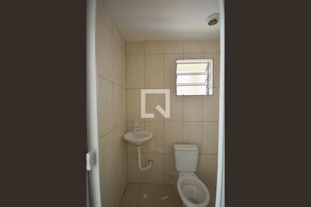 Banheiro de casa para alugar com 1 quarto, 40m² em Vila Liviero, São Paulo