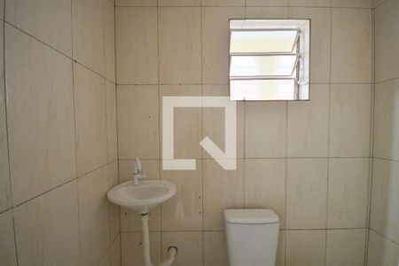 Banheiro de casa para alugar com 1 quarto, 40m² em Vila Liviero, São Paulo