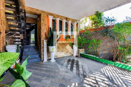 Casa à venda com 236m², 4 quartos e 2 vagas Casa à venda com 236m², 4 quartos e 2 vagasGaragem