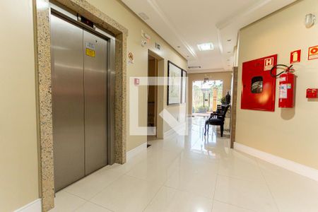 Apartamento para alugar com 77m², 2 quartos e 2 vagasHall social