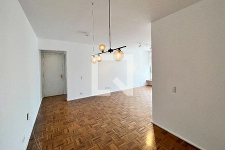 Apartamento à venda com 105m², 2 quartos e 1 vaga Apartamento à venda com 105m², 2 quartos e 1 vagaSala