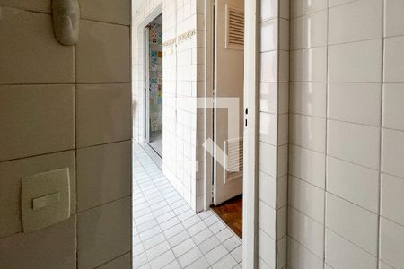 Apartamento à venda com 105m², 2 quartos e 1 vaga Apartamento à venda com 105m², 2 quartos e 1 vagaBanheiro de Serviço