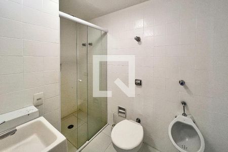 Apartamento à venda com 105m², 2 quartos e 1 vaga Apartamento à venda com 105m², 2 quartos e 1 vagaBanheiro