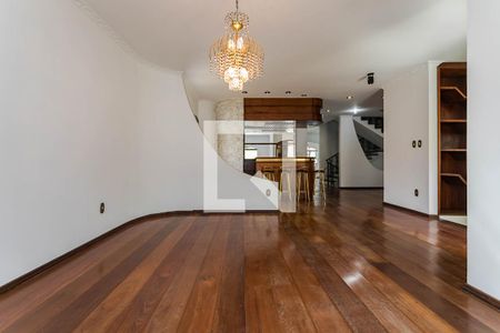 Sala 1 de casa para alugar com 5 quartos, 600m² em Vila Oliveira, Mogi das Cruzes