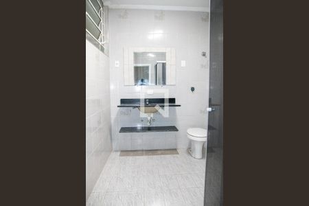 Banheiro de casa para alugar com 2 quartos, 250m² em Carandiru, São Paulo