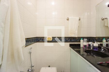 Apartamento à venda com 349m², 5 quartos e 3 vagasBanheiro da Suíte 2