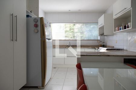 Casa de condomínio à venda com 257m², 4 quartos e 3 vagasCozinha 