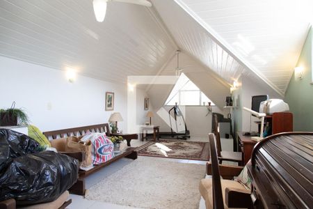 Casa de condomínio à venda com 257m², 4 quartos e 3 vagasSótão 