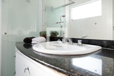 Casa de condomínio à venda com 257m², 4 quartos e 3 vagasBanheiro da suíte 4