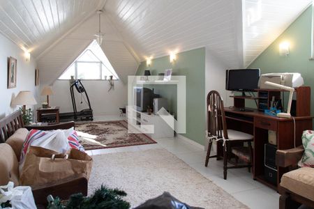 Casa de condomínio à venda com 257m², 4 quartos e 3 vagasSótão 