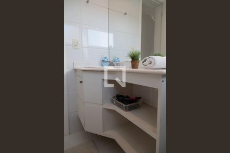 Casa de condomínio à venda com 257m², 4 quartos e 3 vagasBanheiro da suíte 2