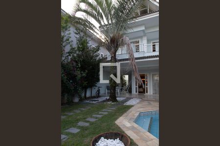 Casa de condomínio à venda com 257m², 4 quartos e 3 vagasFachada interna 