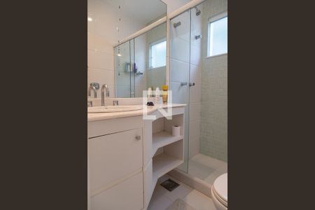 Casa de condomínio à venda com 257m², 4 quartos e 3 vagasBanheiro da suíte 3