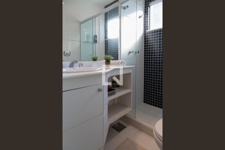 Casa de condomínio à venda com 257m², 4 quartos e 3 vagasBanheiro da suíte 2