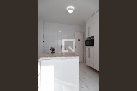 Casa de condomínio à venda com 257m², 4 quartos e 3 vagasCozinha 