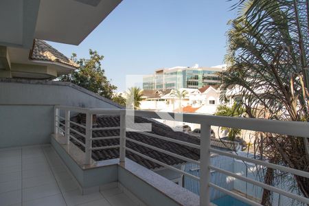 Casa de condomínio à venda com 257m², 4 quartos e 3 vagasVaranda suíte 3 e 4 