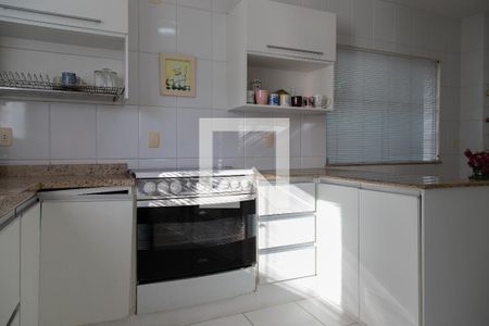 Casa de condomínio à venda com 257m², 4 quartos e 3 vagasCozinha 