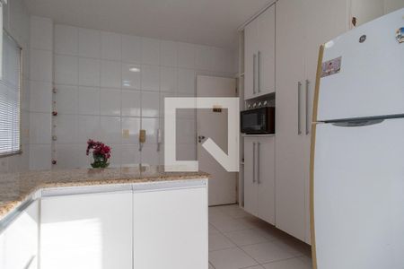 Casa de condomínio à venda com 257m², 4 quartos e 3 vagasCozinha 