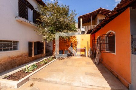 Casa à venda com 245m², 3 quartos e 3 vagas Casa à venda com 245m², 3 quartos e 3 vagasQuintal