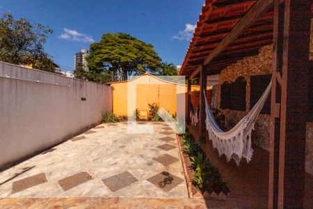 Garagem de casa à venda com 3 quartos, 245m² em Ouro Preto, Belo Horizonte
