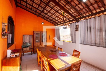 Casa à venda com 245m², 3 quartos e 3 vagas Casa à venda com 245m², 3 quartos e 3 vagasÁrea Externa