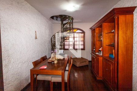 Sala de casa à venda com 3 quartos, 245m² em Ouro Preto, Belo Horizonte