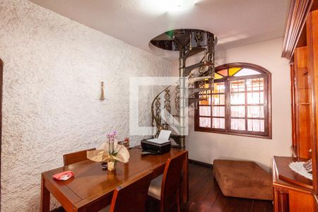 Sala de casa à venda com 3 quartos, 245m² em Ouro Preto, Belo Horizonte
