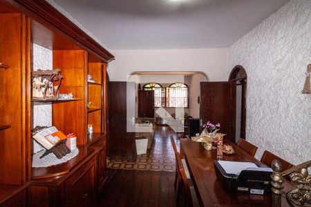 Casa à venda com 245m², 3 quartos e 3 vagas Casa à venda com 245m², 3 quartos e 3 vagasSala