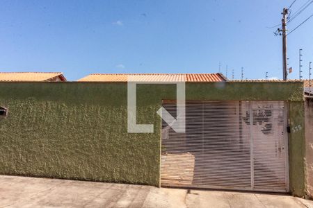 Casa à venda com 245m², 3 quartos e 3 vagas Casa à venda com 245m², 3 quartos e 3 vagasFachada