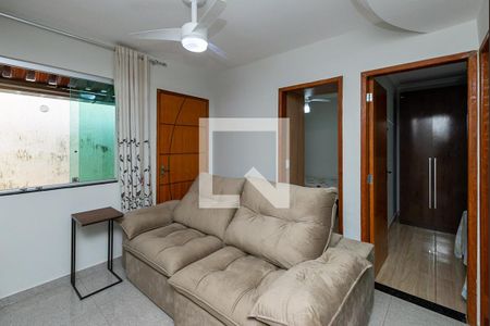 Sala de TV de casa de condomínio para alugar com 2 quartos, 80m² em Letícia, Belo Horizonte